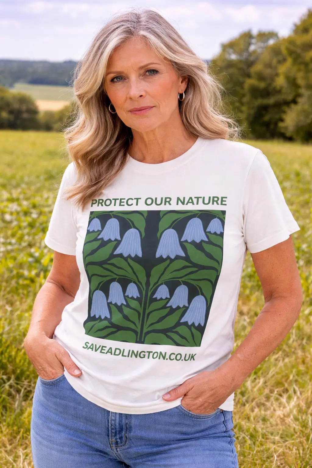 Model weaing the T-Shirt